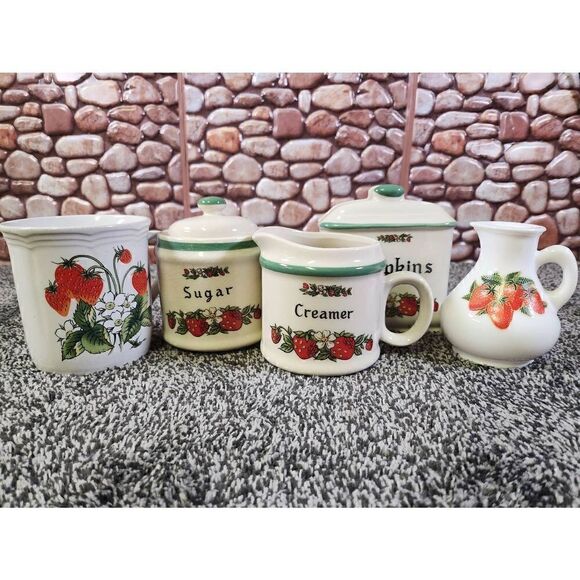 Vintage Strawberry Collection - Picture 1 of 11